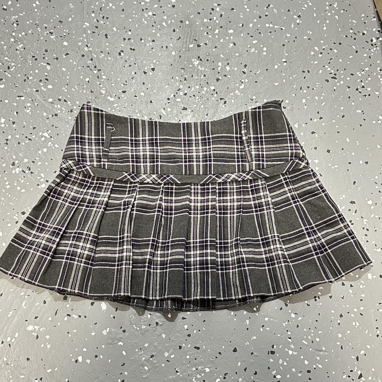 item listed by golddiggerz