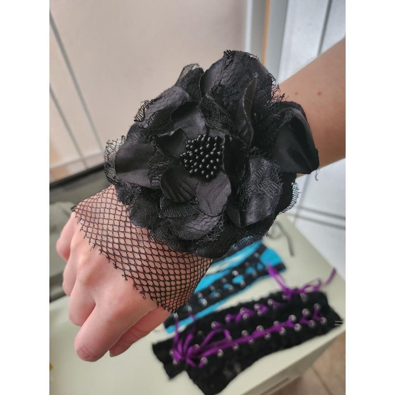 Claire's Women's multi Gloves Depop