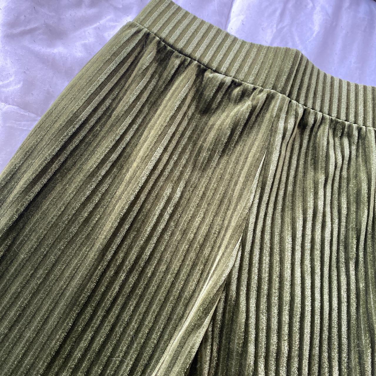 SHEIN Women's Green Trousers (3)
