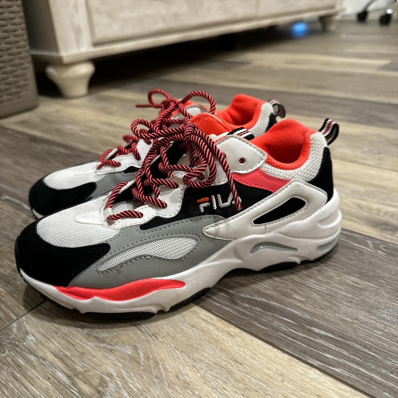 Fila ray hot sale womens trainers