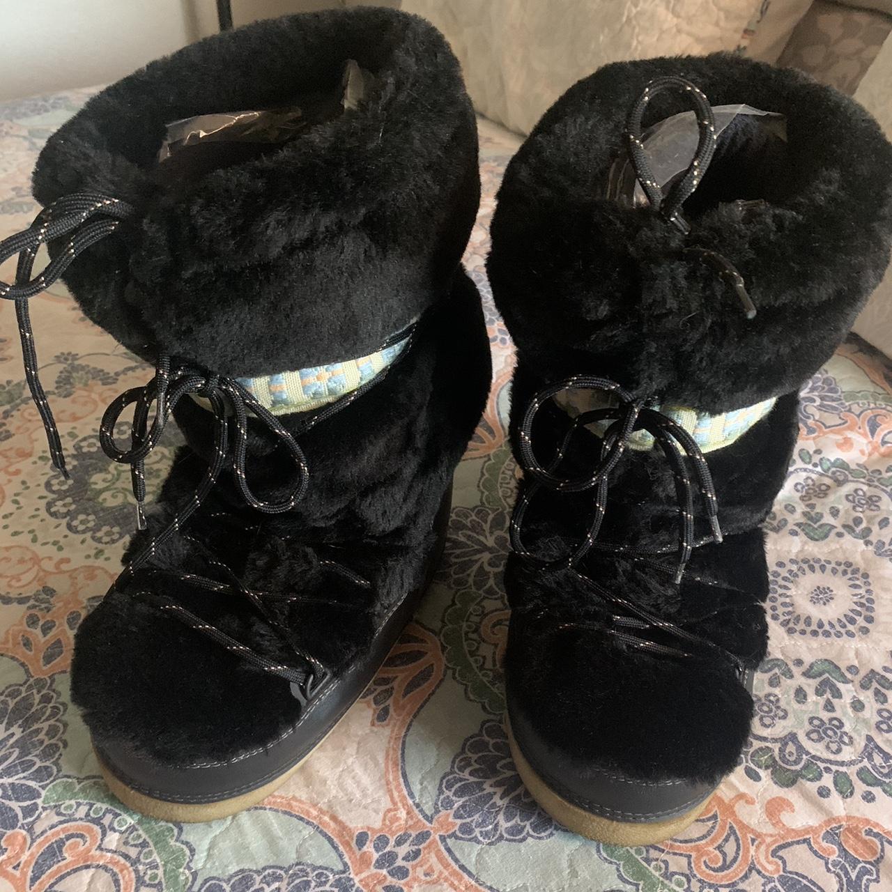 *price FIRM* marc jacobs moon boots previous seller... - Depop