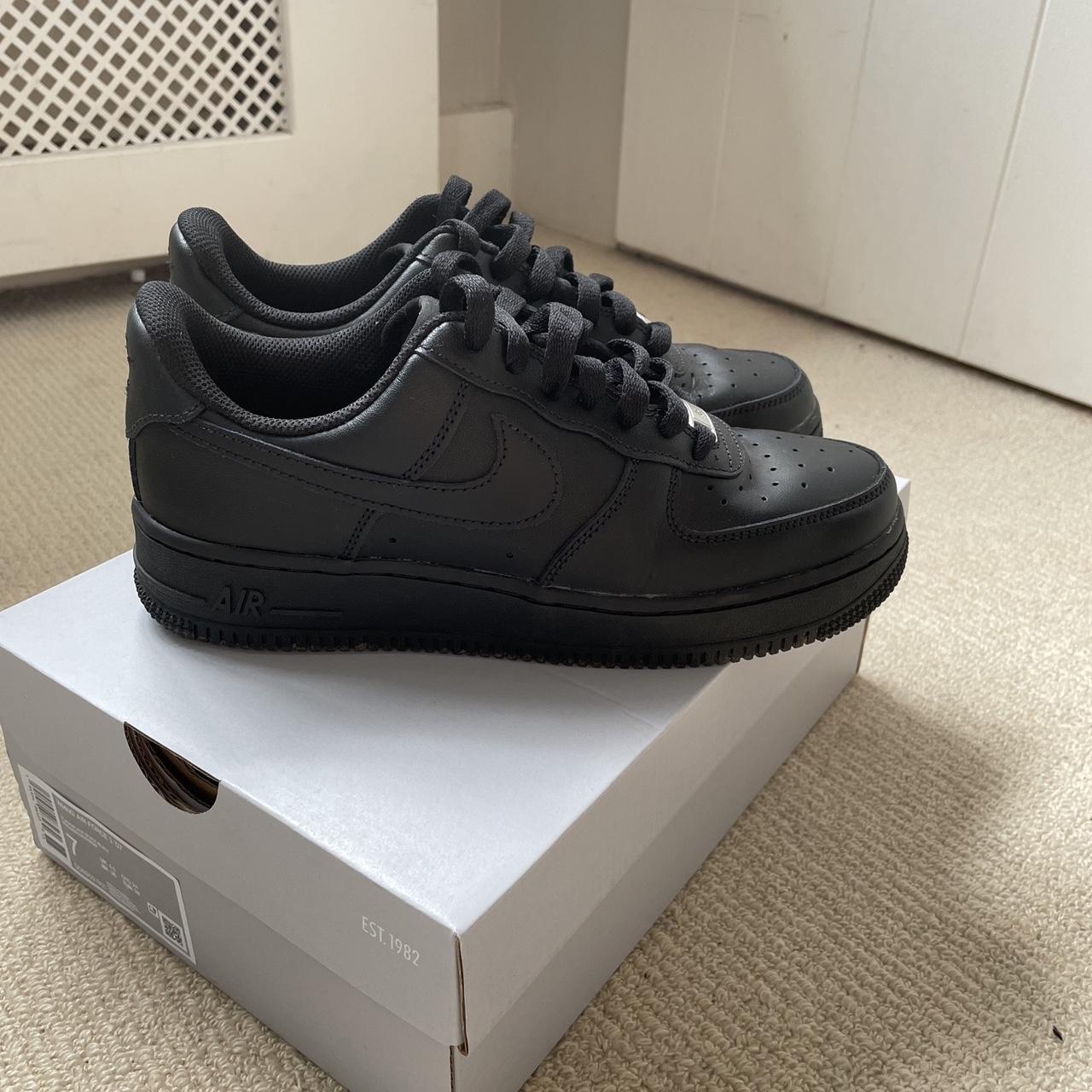 Nike Women's Black Trainers | Depop