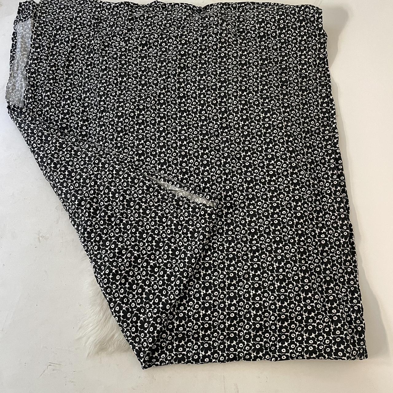 Marimekko black and white flower print full size... Depop