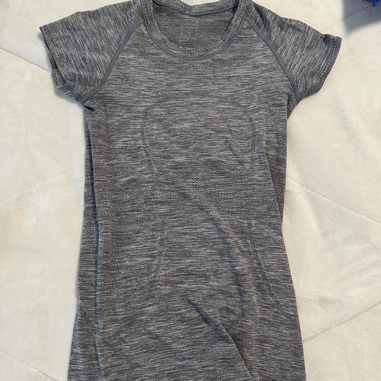 Lululemon grey top! In perfect condition size 2🩶... - Depop