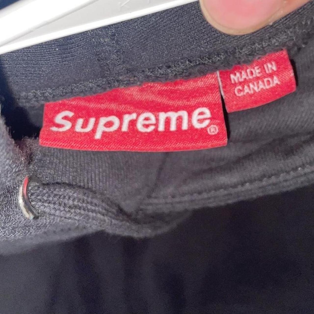 Supreme size outlet tag