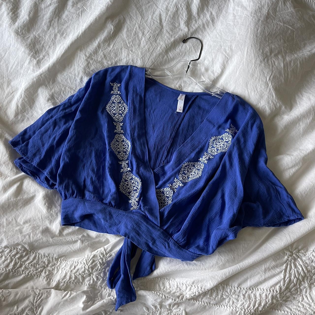 🦋 Blue flowy top 🦋 🤍 it’s giving ~greece~ 🤍 super... - Depop