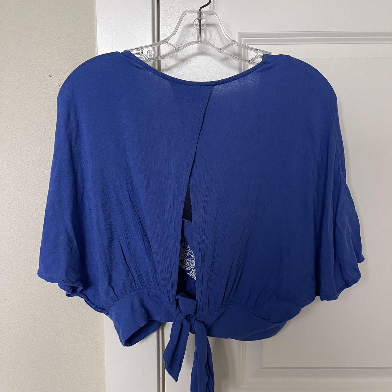 🦋 Blue flowy top 🦋 🤍 it’s giving ~greece~ 🤍 super... - Depop