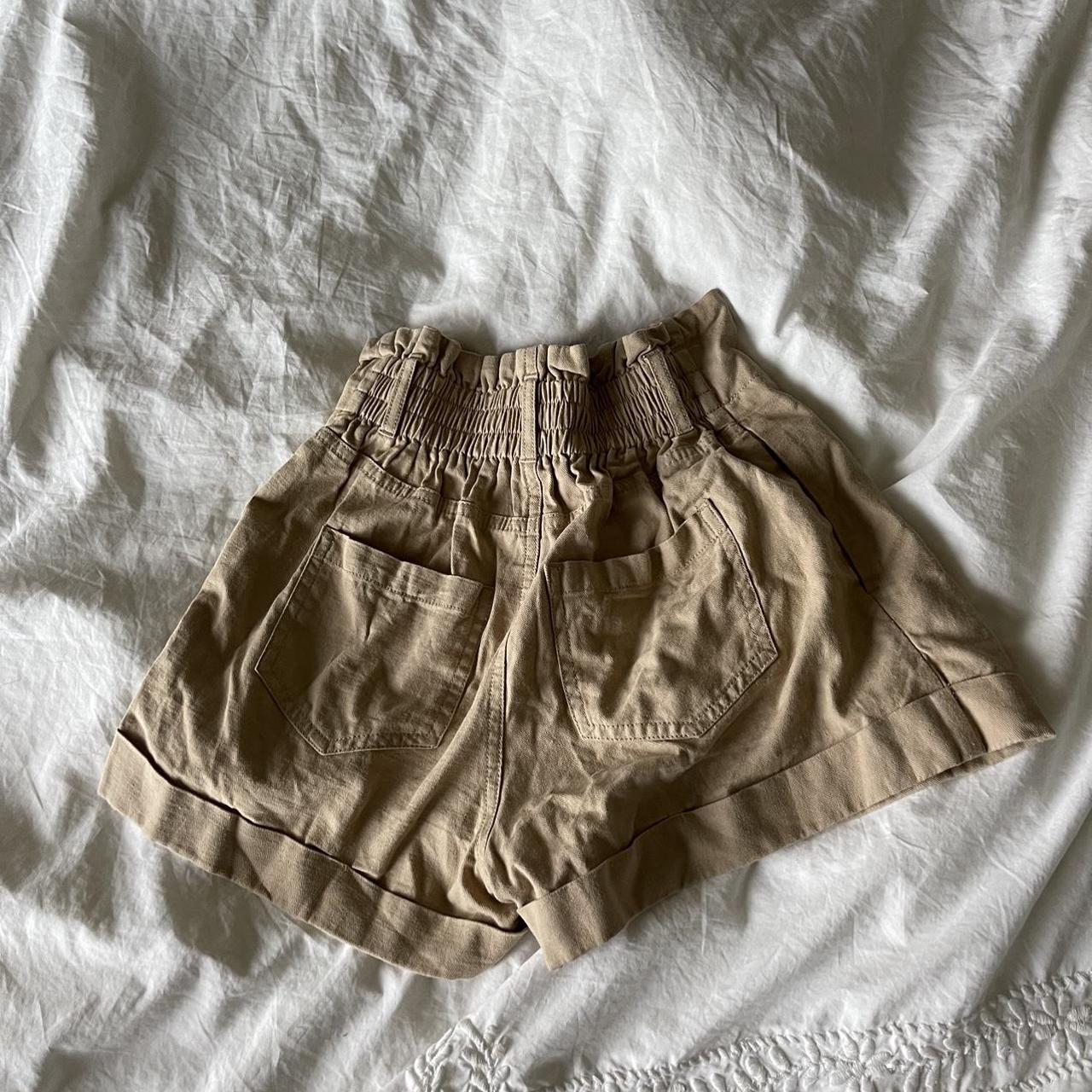🐻 brown shorts 🐻 🍂 lol couldn’t think of a better... Depop