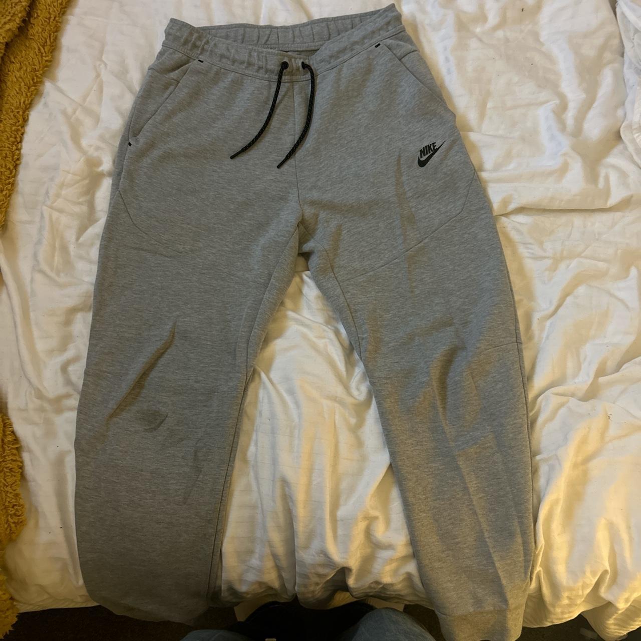 mens medium nike joggers