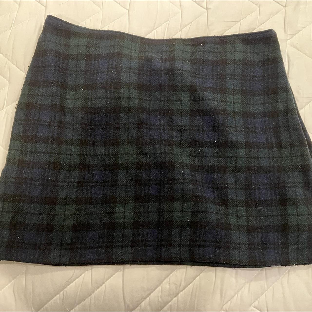 Abercrombie & Fitch plaid mini skirt. Some pilling... - Depop