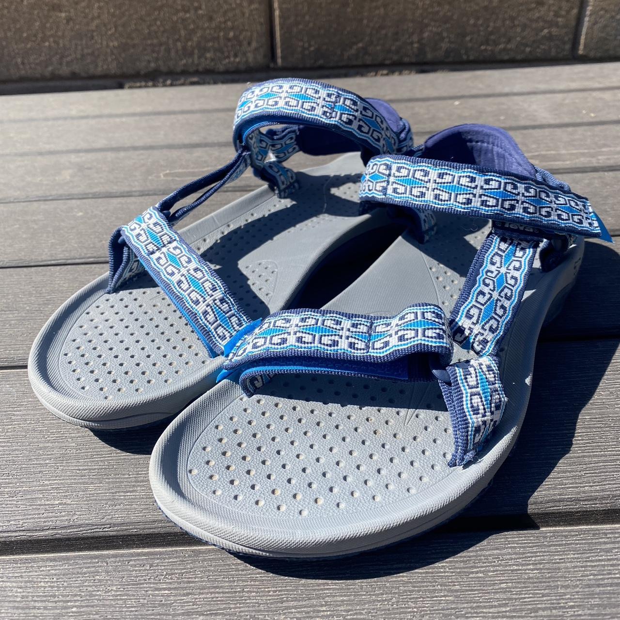 Girl teva hot sale sandals