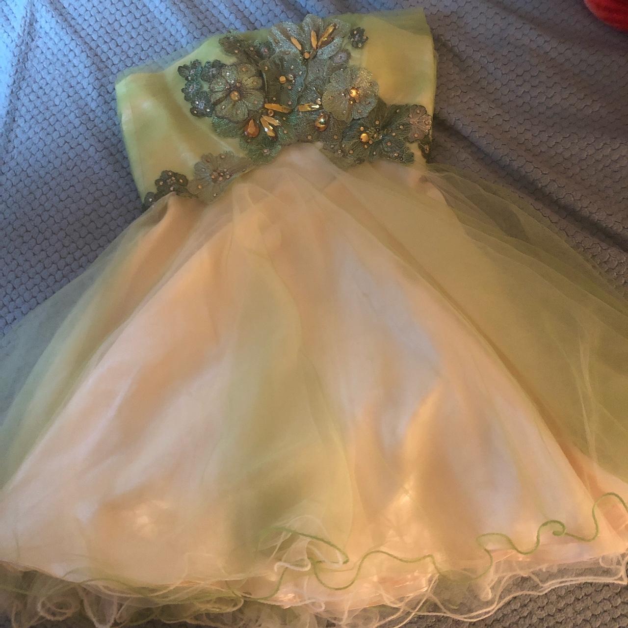Yellow and green dress with a touch of fairy charm... Depop