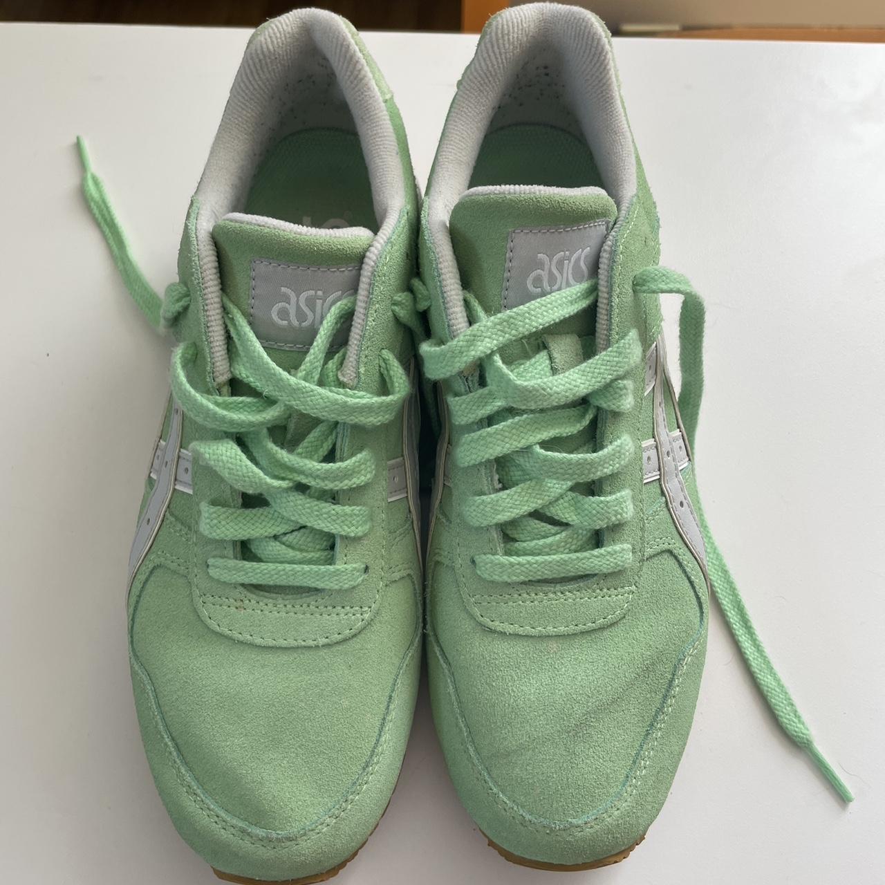 asics green trainers