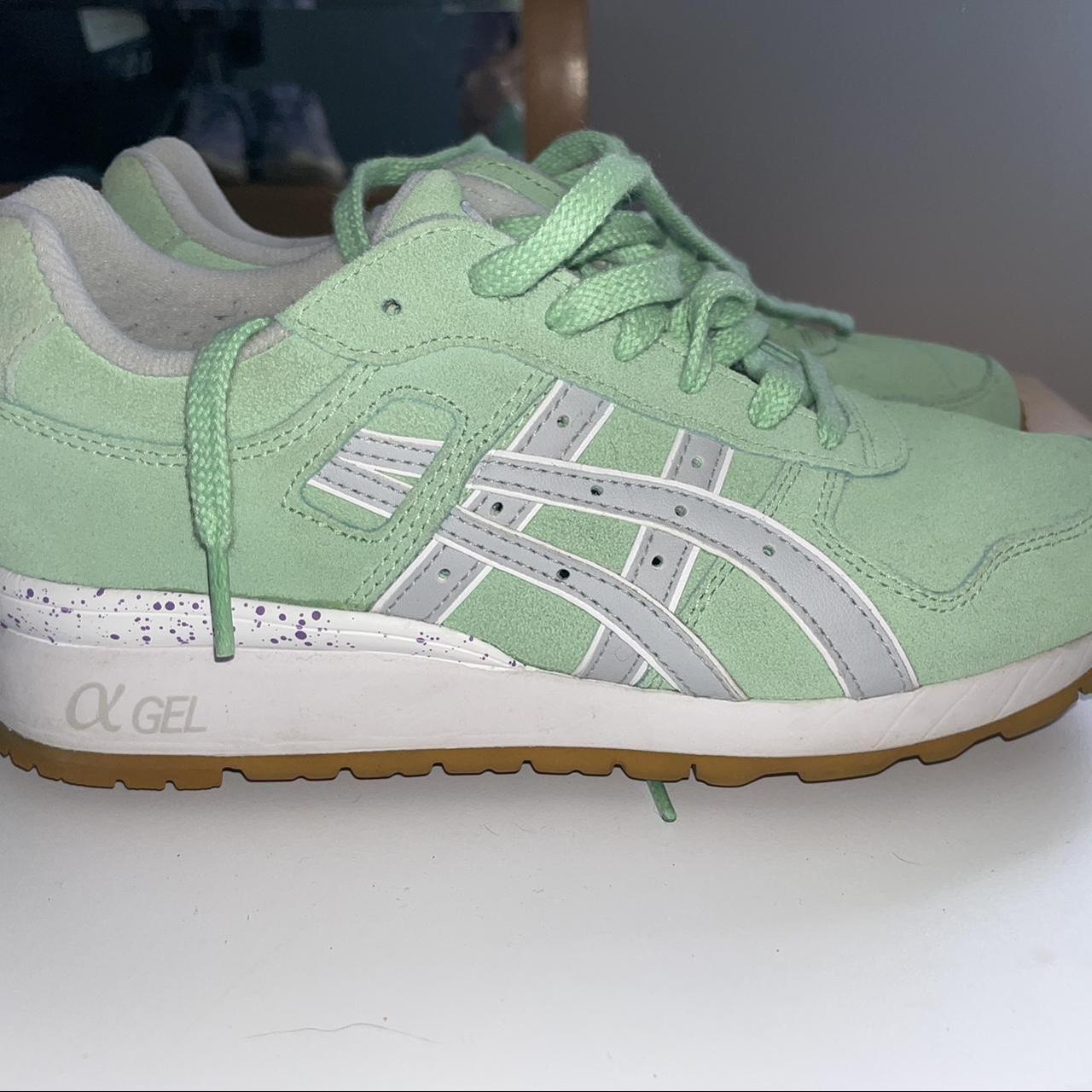 asics green trainers
