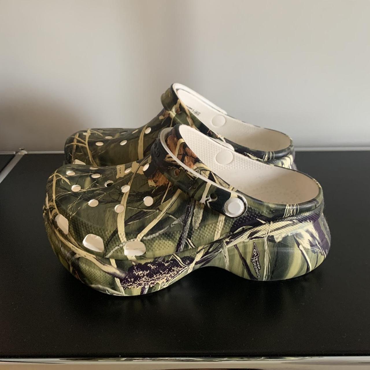 Womens hot sale camouflage crocs