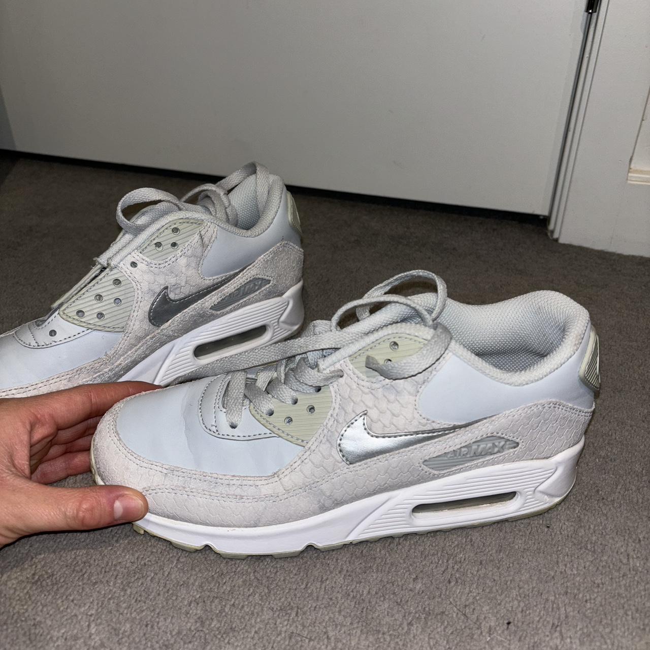 size nike womens trainers