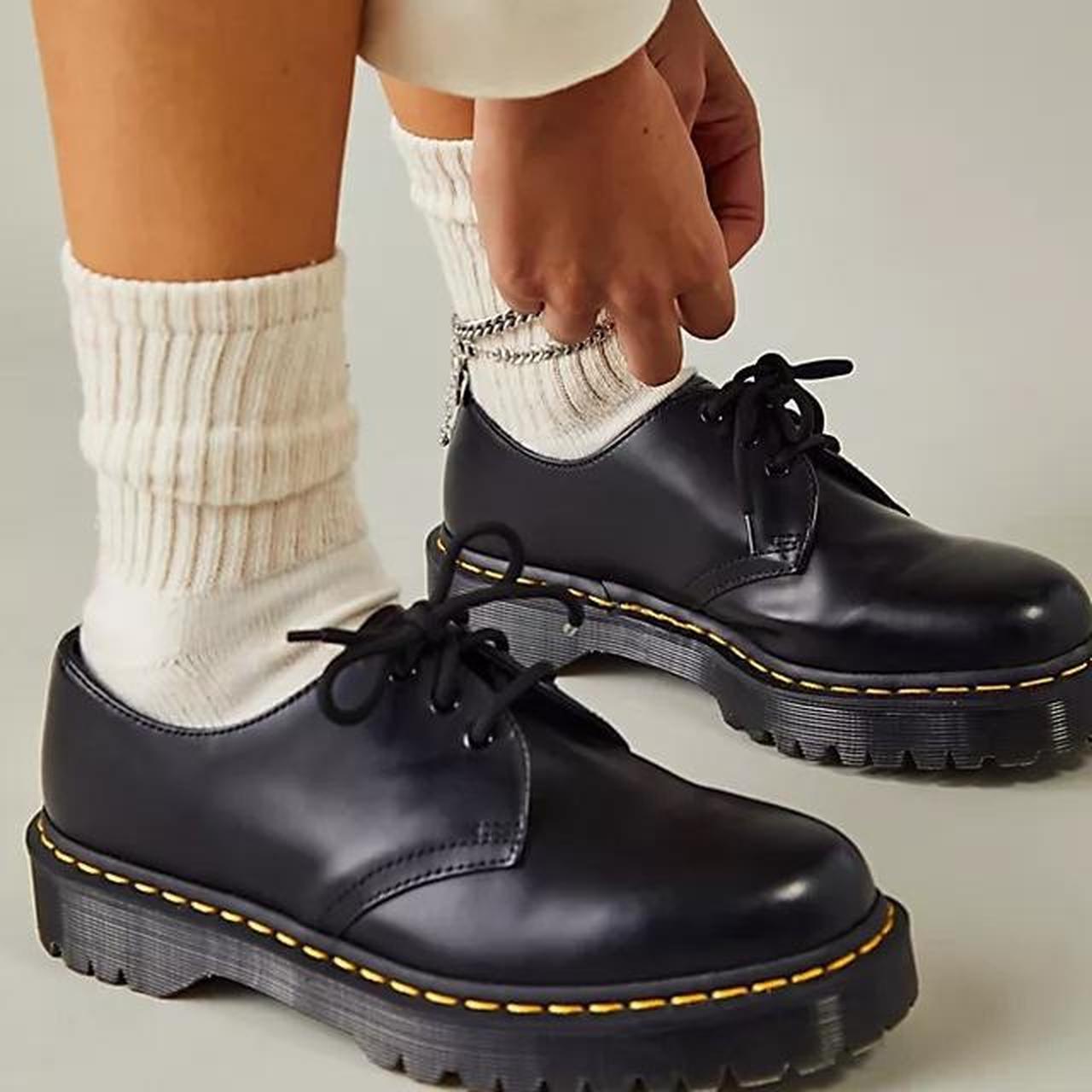 【関税込み】Dr. Martens トープ Bethan オックスフォード Taupe Bethan Oxfords by Dr. Martens on Sale
