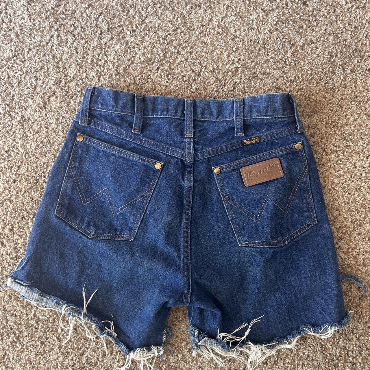 Women’s Wrangler denim shorts! Fits like a 25/26! Depop
