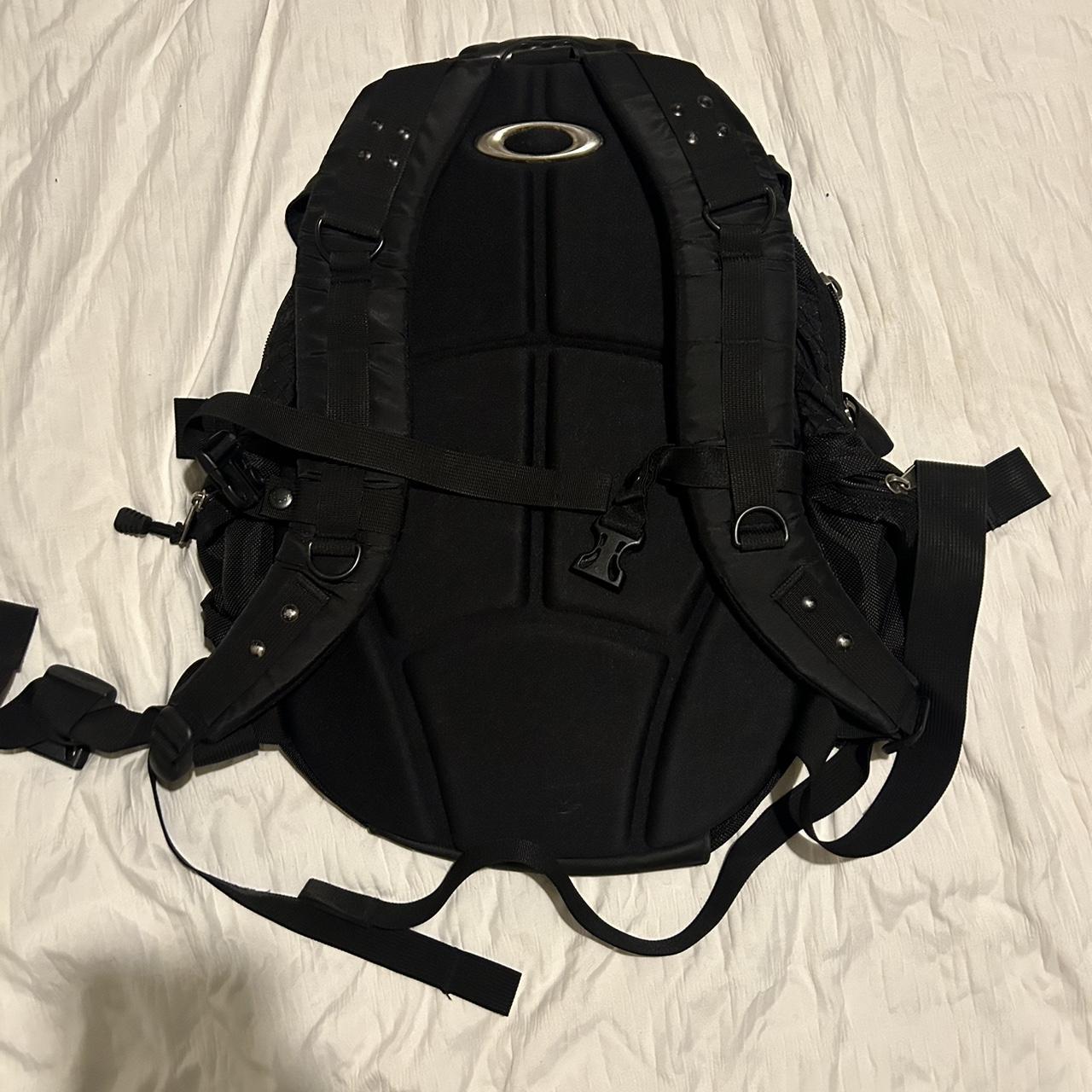 Oakley Icon Backpack Authentic Excellent Condition Depop   P0 