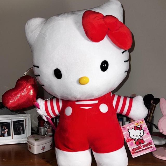 Hello kitty Valentine's Day greeter!! 2023 she's - Depop