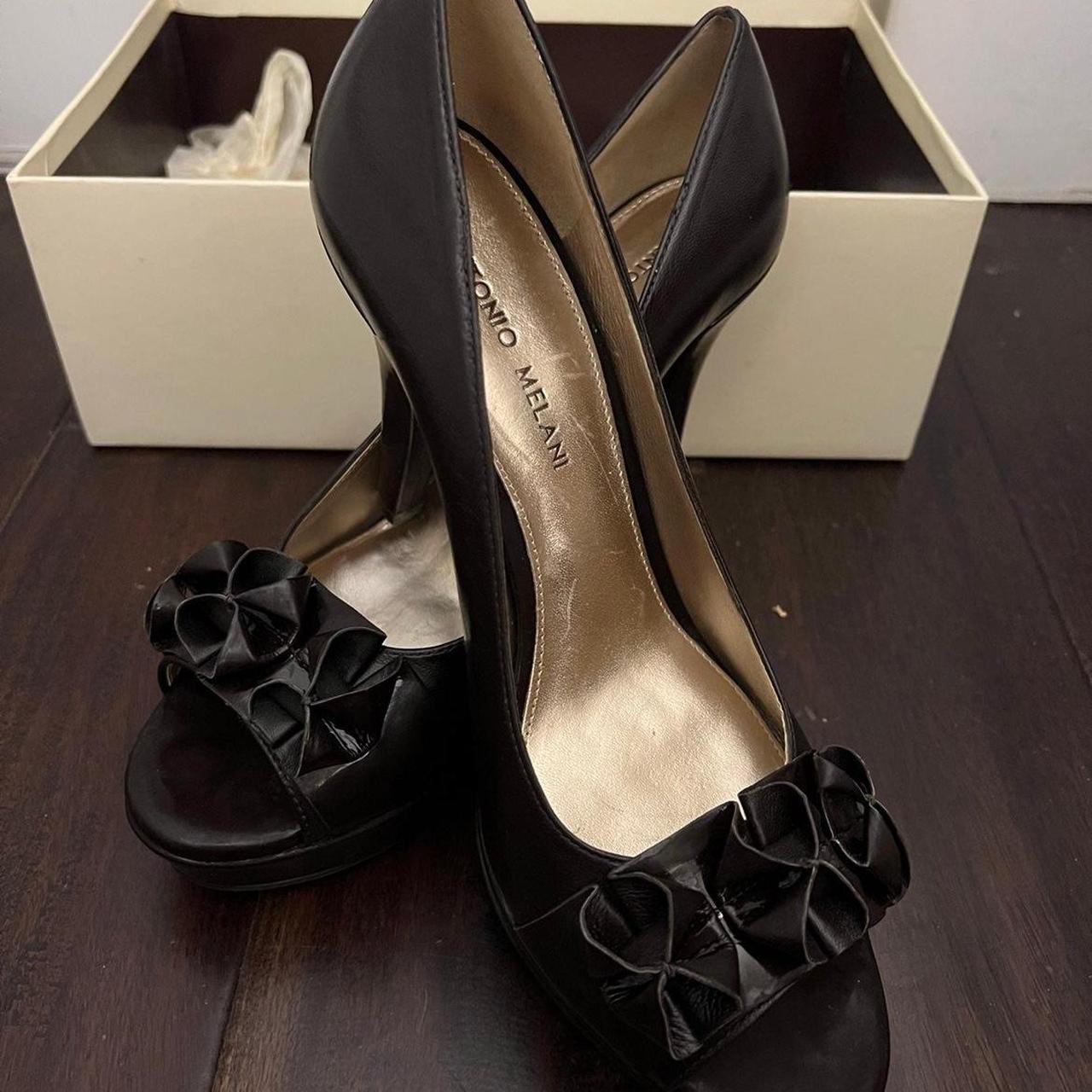 Black Heel Shoes with Ruffle Pattern Brand Antonio