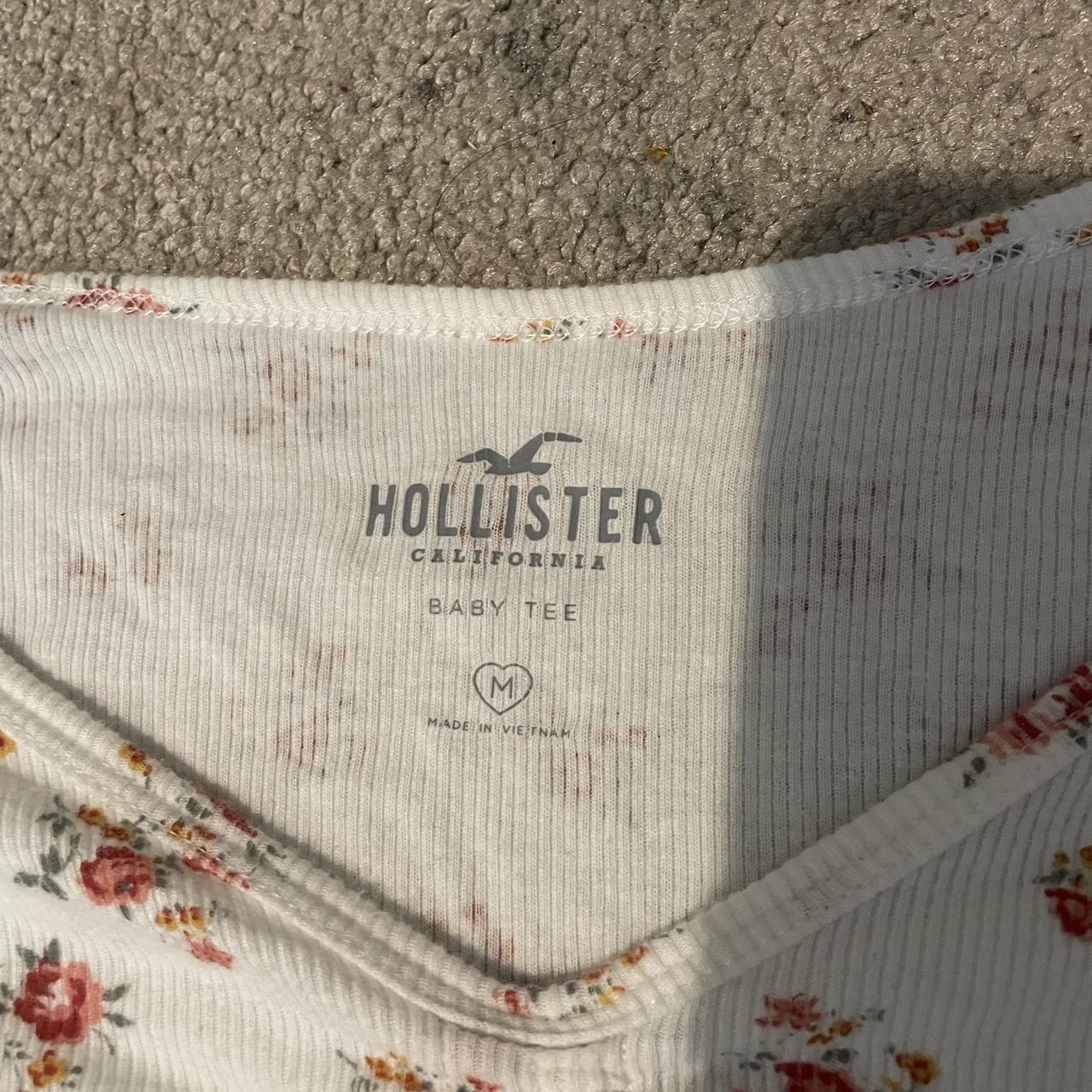 Hollister cute scrunch middle long sleeve floral top... - Depop