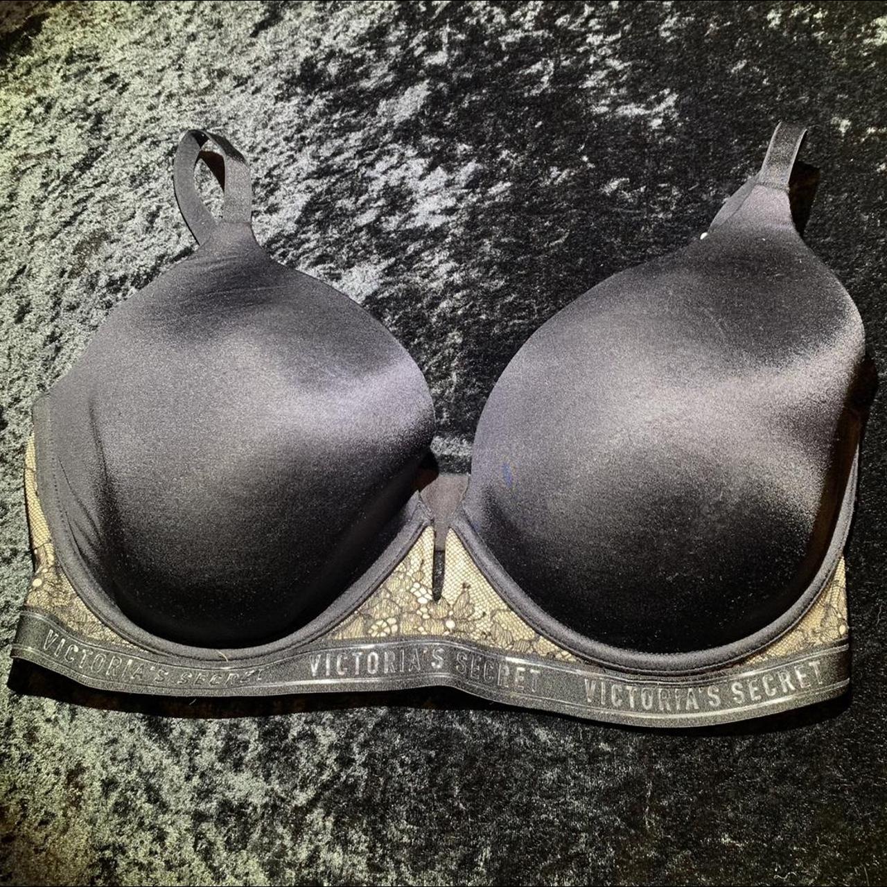 Padded Lace Bra In perfect condition. Size 36DDD/F80 - Depop