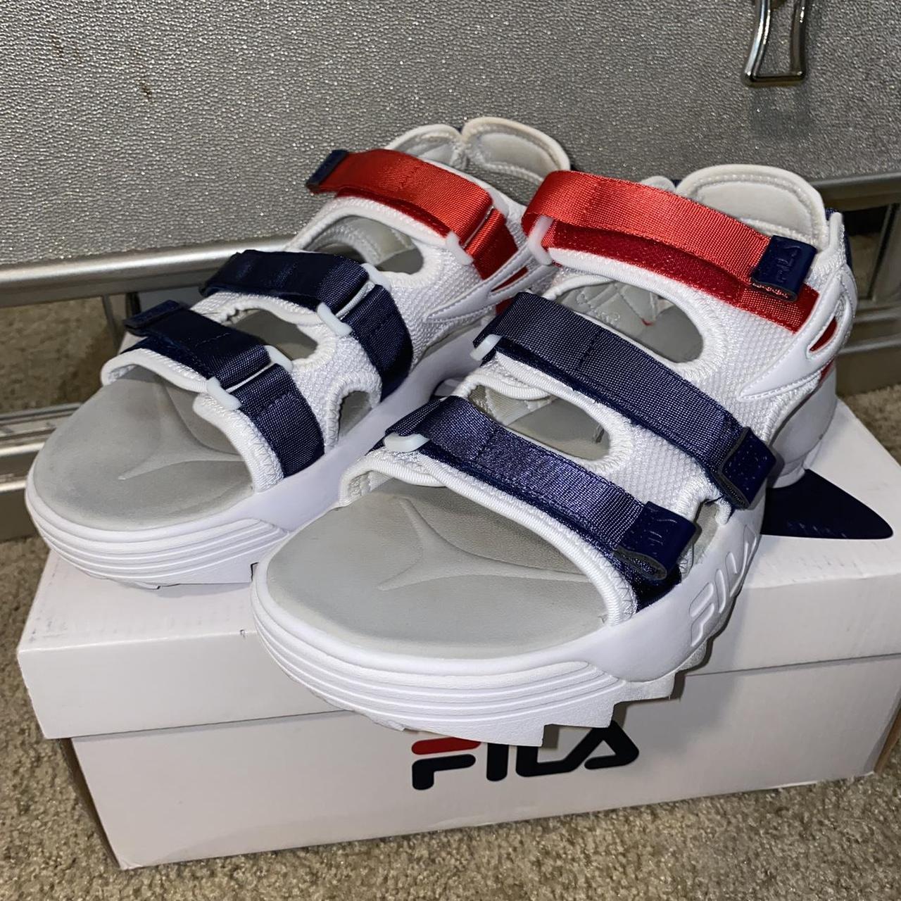 Fila shop red sandals