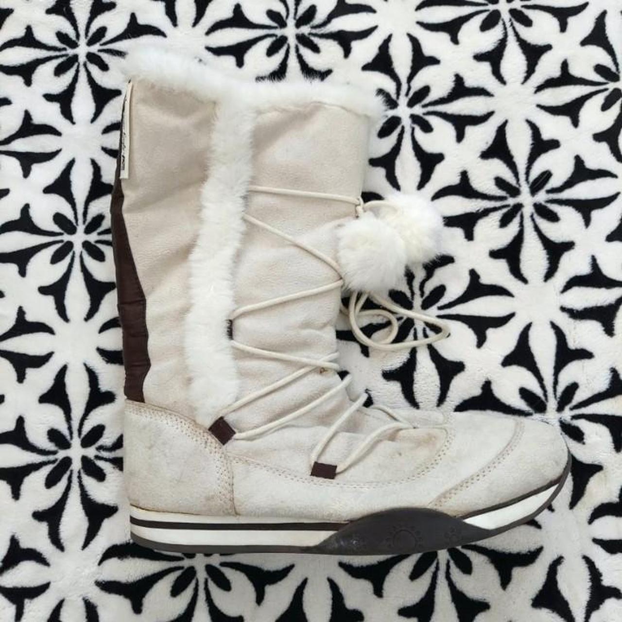 The CUTEST y2k white furry winter boots Size... - Depop