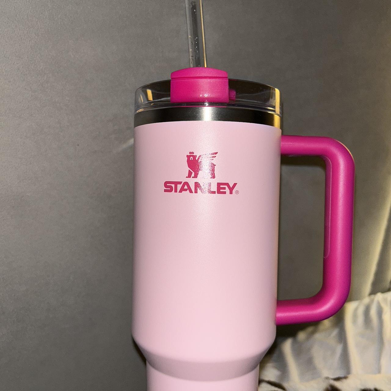 40 oz flamingo stanley no scratches or dents Depop