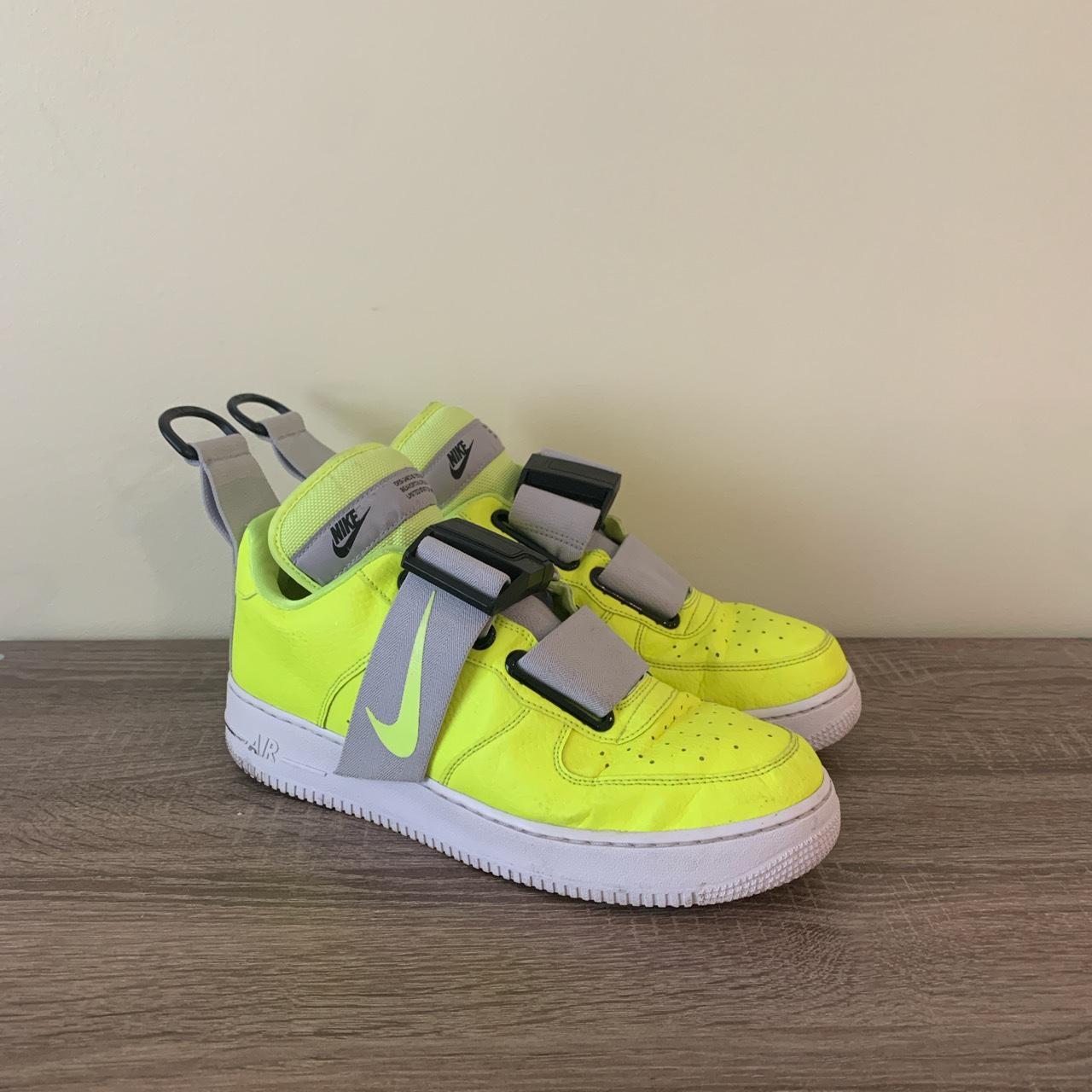 Nike Air Force 1 Utility in Volt