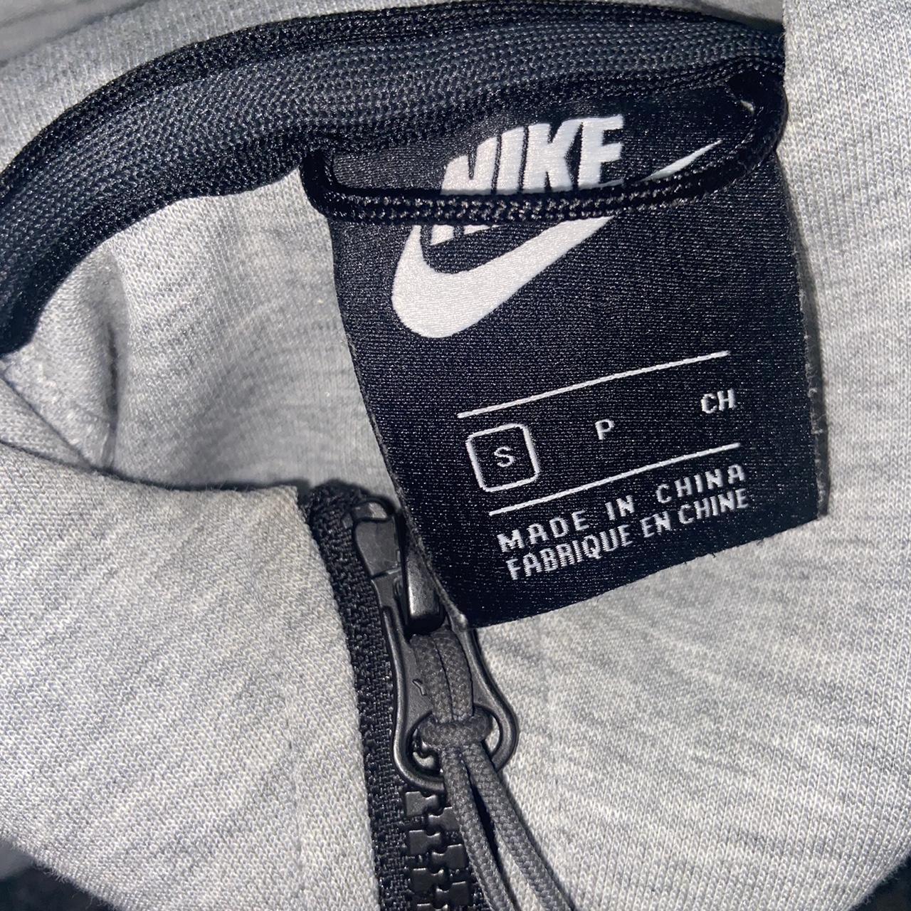 does nike tech fleece hoodie run small