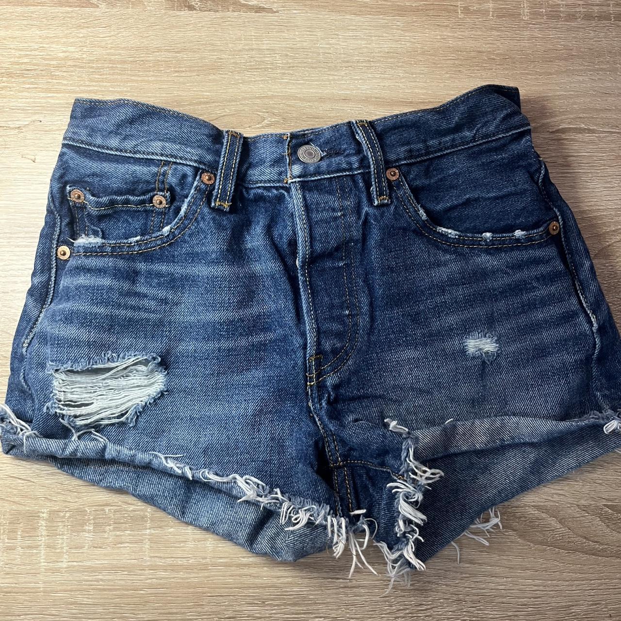 Levi's Women's Shorts Blue/Navy 24 – Levi 501 Jean Shorts Dark