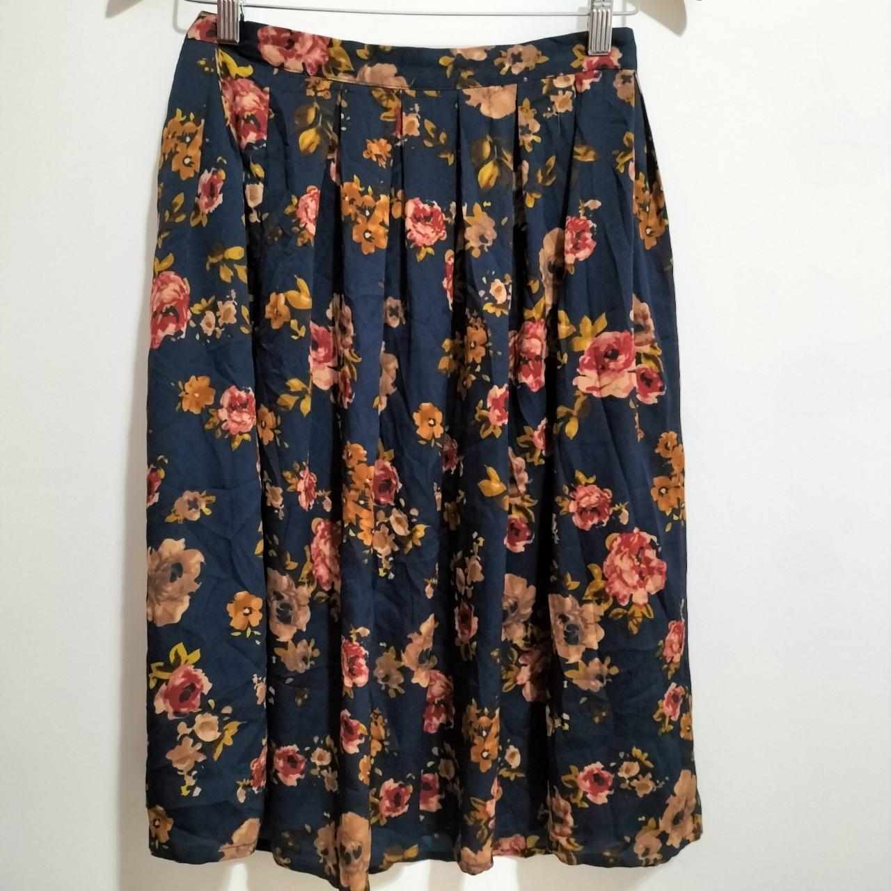 Autumnal navy floral midi skirt by Princess Highway.... - Depop