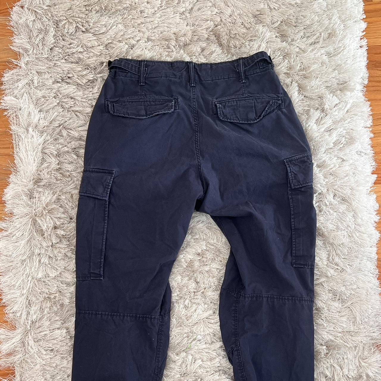 baggy navy cargo pants with 6 functional pockets....