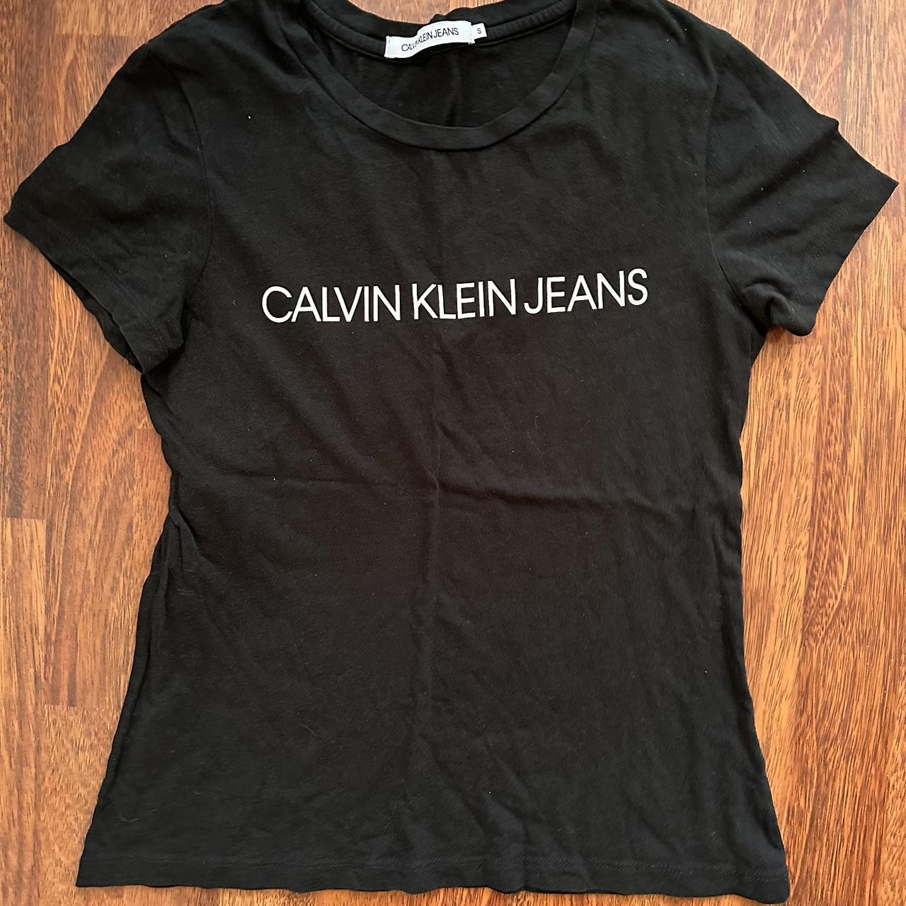 Calvin Klein Women’s tshirts - white is in XS -... - Depop