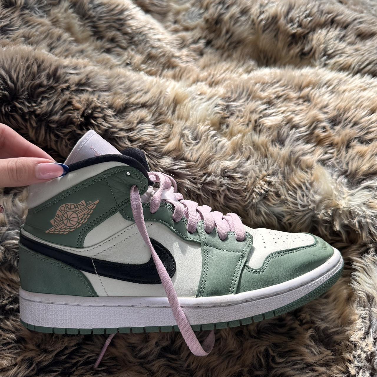 women's air jordan 1 mid se dutch green