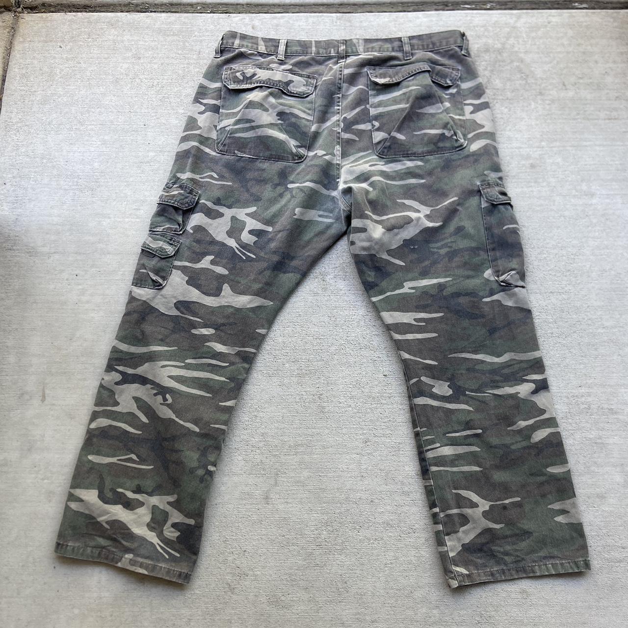 Wrangler Cargo Camo Pocket Pants Mens Size 40 x 30... - Depop