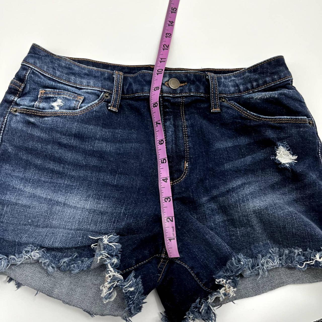 How To Make Ripped Jeans In 5 DIY Methods