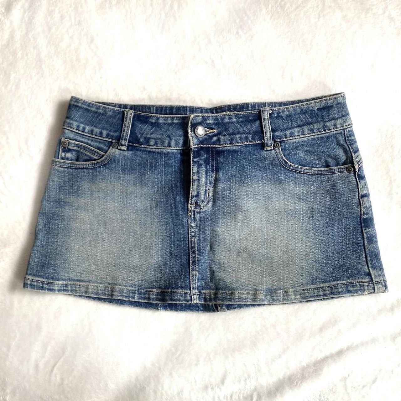 ˚୨୧⋆｡˚ ⋆low-waisted denim mini skirt from roxy, size... - Depop