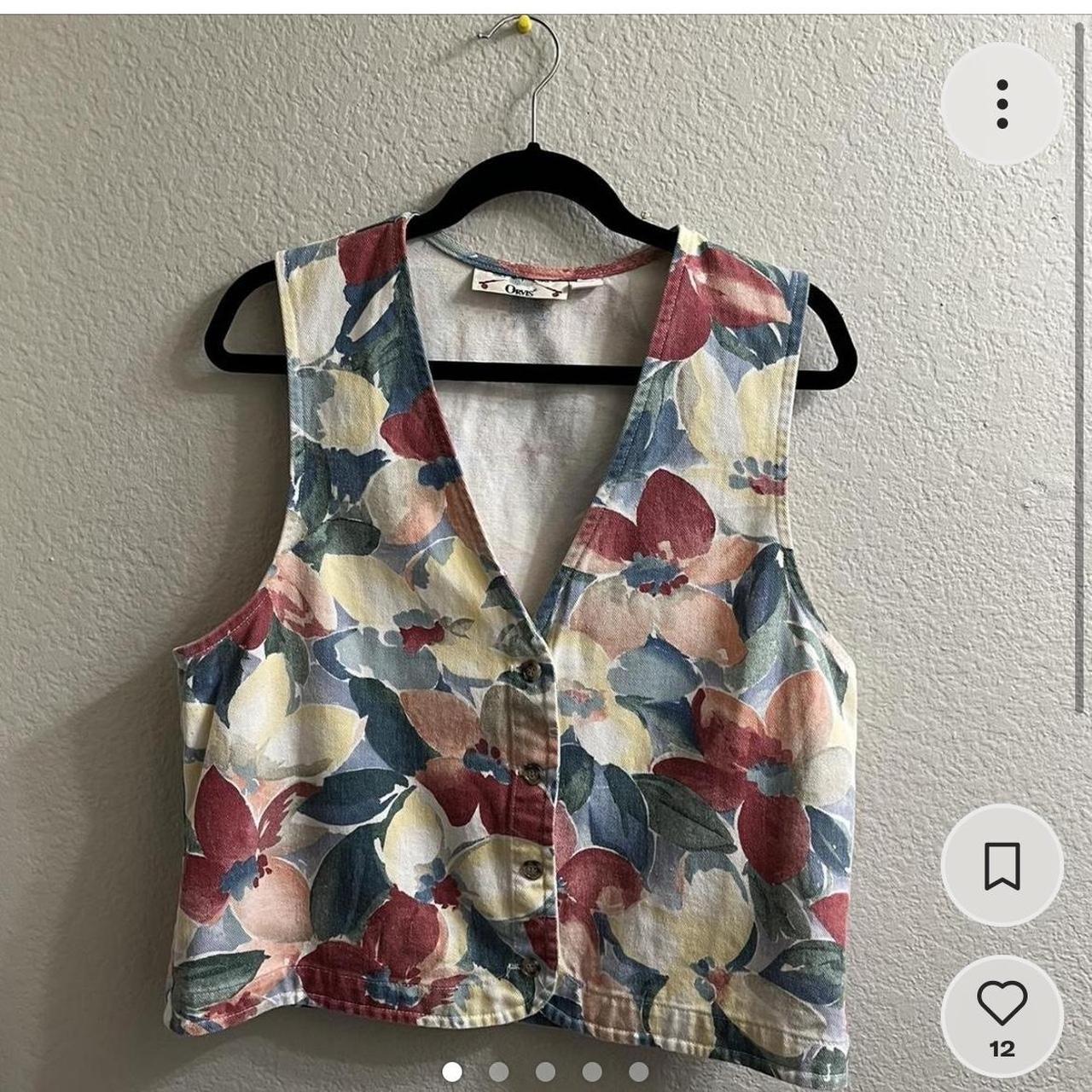 This fun and flirty vest by Orvis features a floral - Depop