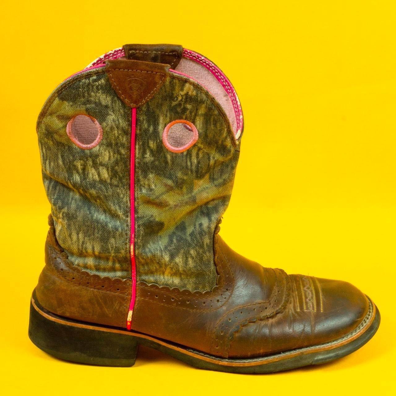 Ariat pink camo clearance boots