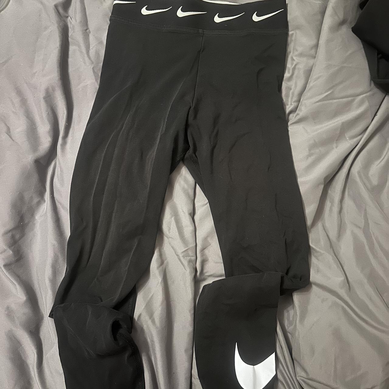 Black nike leggings🤍 size small would be able to fit - Depop