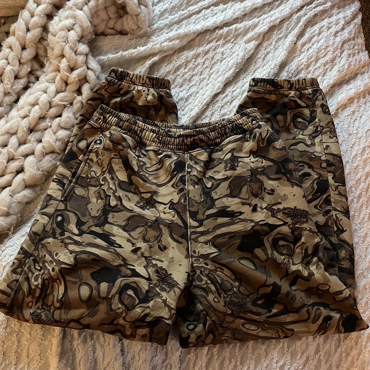 Stussy veil camo sweatpants. Size small. Baggy fit....