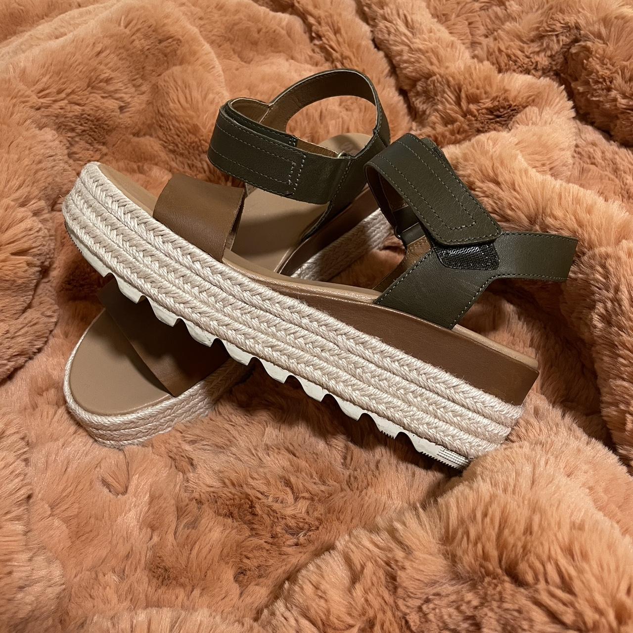 Sorel Women's Tan and Green Sandals (2)