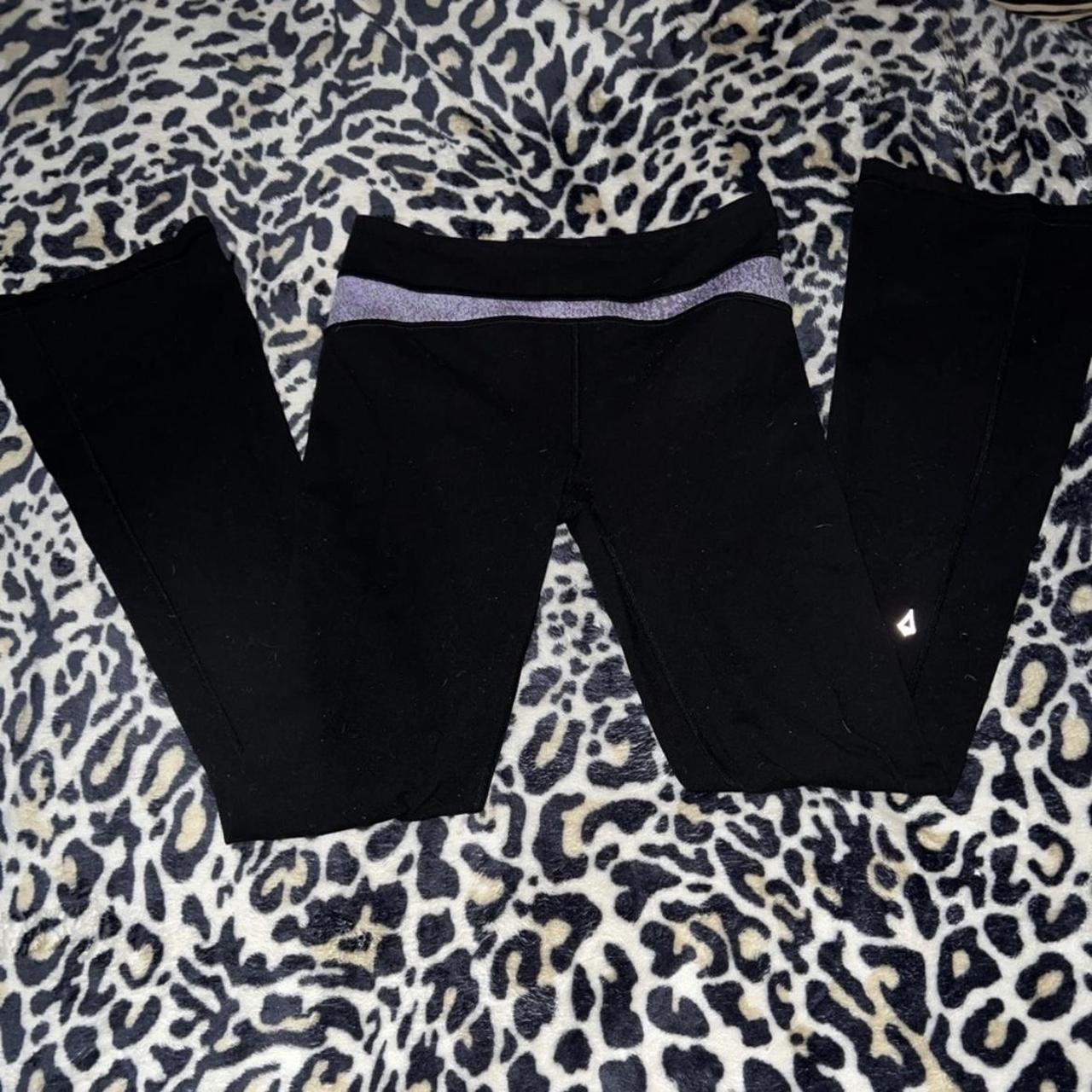 REVERSABLE Ivivva (girls lulu) flare leggings! 🩷 So - Depop