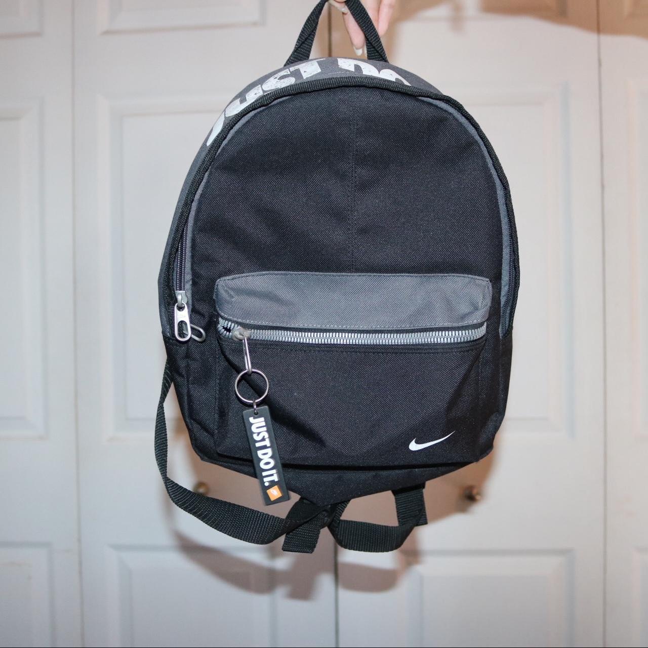 mens small nike backpack