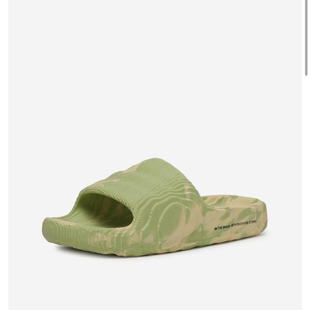 Adidas mens khaki deals flip flops