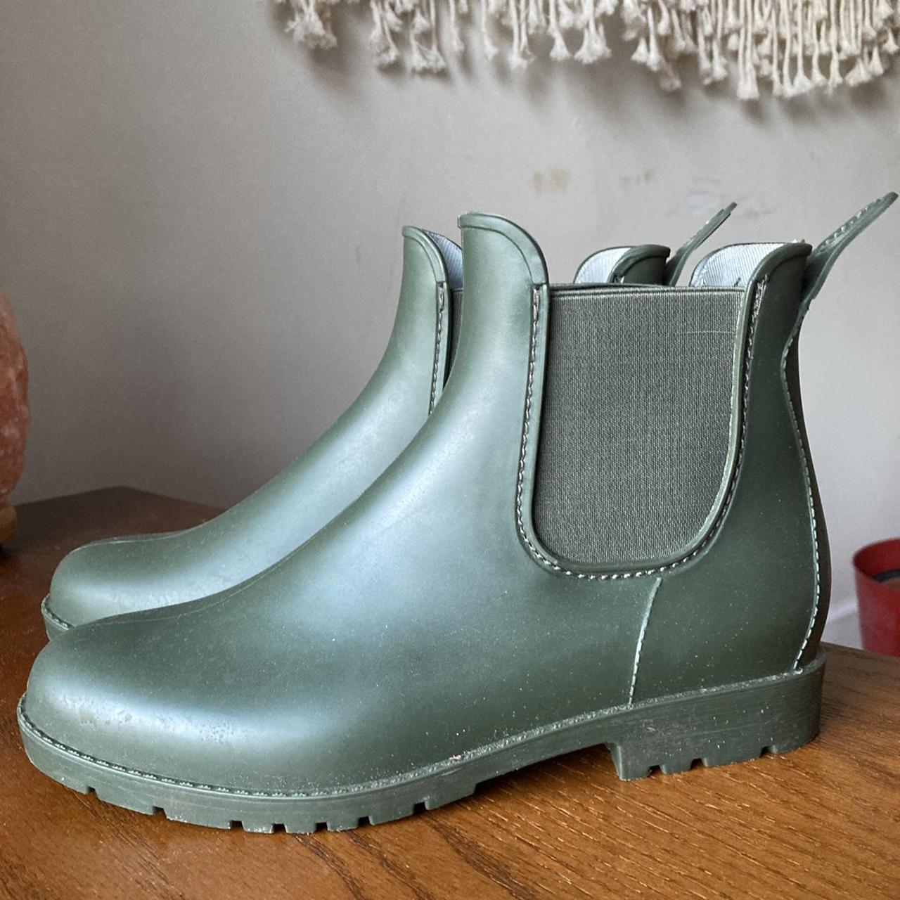 Old Navy Women's Green Boots Depop
