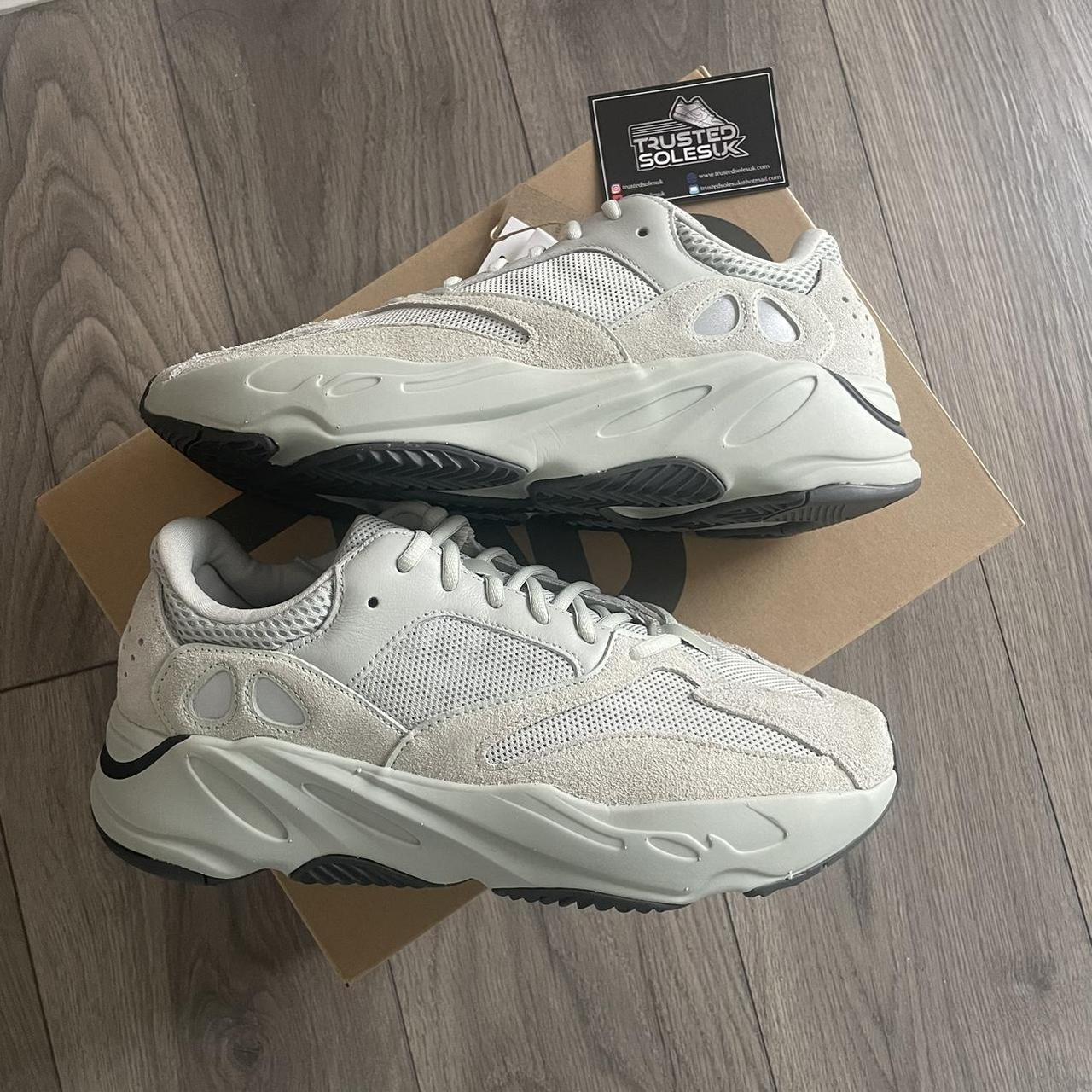 yeezy 700 deadstock